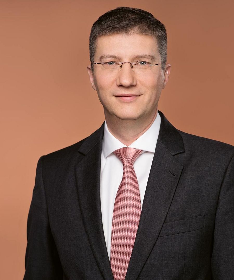 Dr. Matthias-Hagen Lakotta, Geschäftsführer der RECURA Kliniken GmbH Dr. Matthias-Hagen Lakotta, Geschäftsführer der RECURA Kliniken GmbH