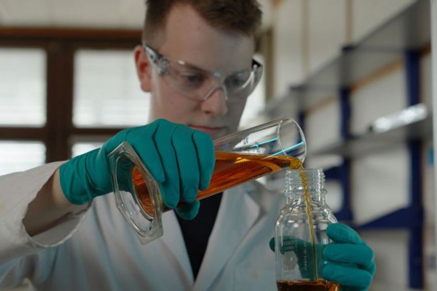 Dr.-Ing. Max Schlötter Mitarbeiter Chemie Dr.-Ing. Max Schlötter Mitarbeiter Chemie
