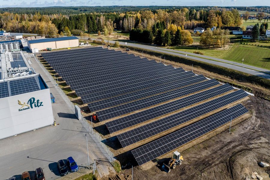 Neue Freiflächen-PV-Anlage startklar