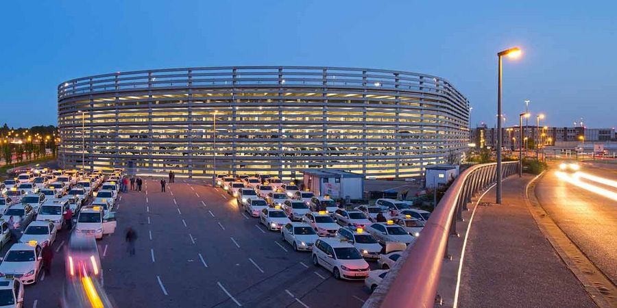 Riegler Riewe Architekten Parkhaus P 1am Flughafen Hamburg (Foto: Michael Penner) Riegler Riewe Architekten Parkhaus P 1am Flughafen Hamburg (Foto: Michael Penner)