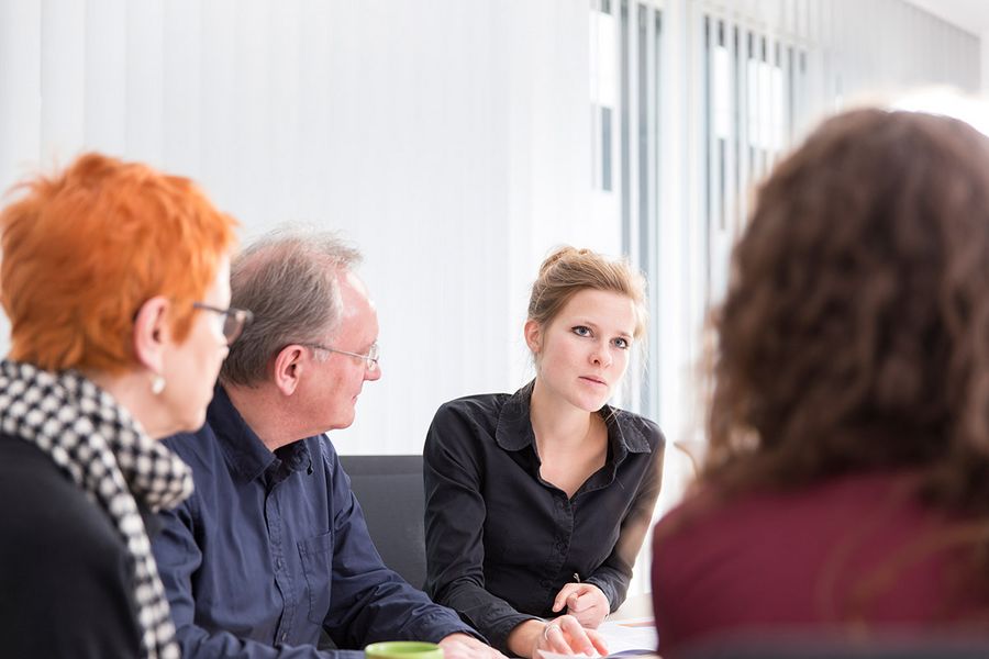 DMC steht für Datenverarbeitung, Management und Consulting. DMC steht für Datenverarbeitung, Management und Consulting.