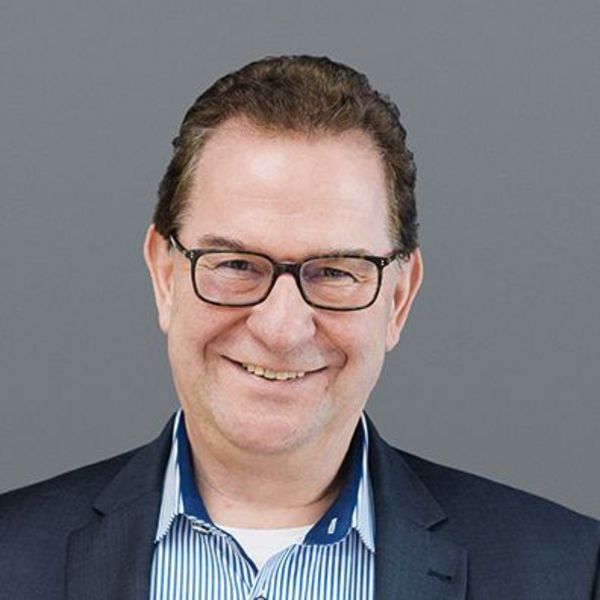 Dietmar Lehmann, Gründer und Geschäftsführer der APW Lehmann Automobile GmbH Dietmar Lehmann, Gründer und Geschäftsführer der APW Lehmann Automobile GmbH