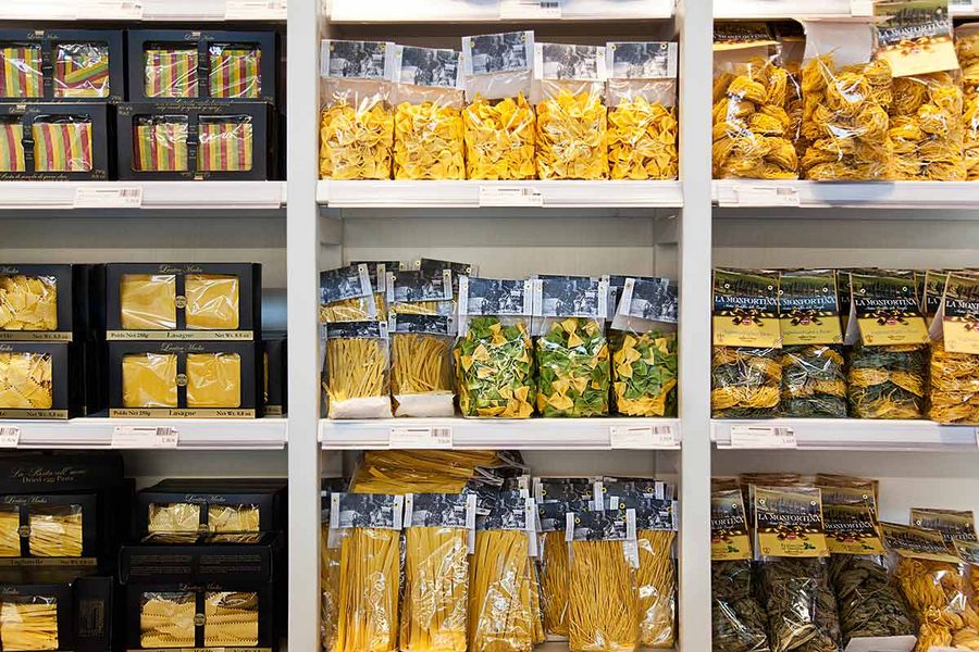 Die Produktübersicht der Pasta-Sorten von Eataly. Die Produktübersicht der Pasta-Sorten von Eataly.