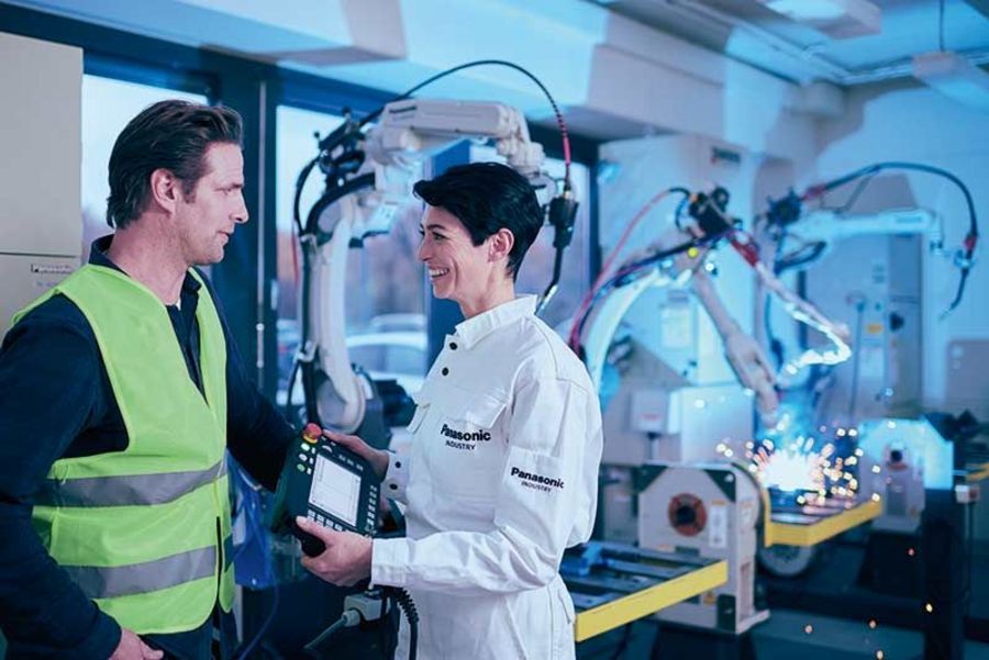 In Neuss gibt es ein Trainingscenter für den Umgang mit Schweißrobotern