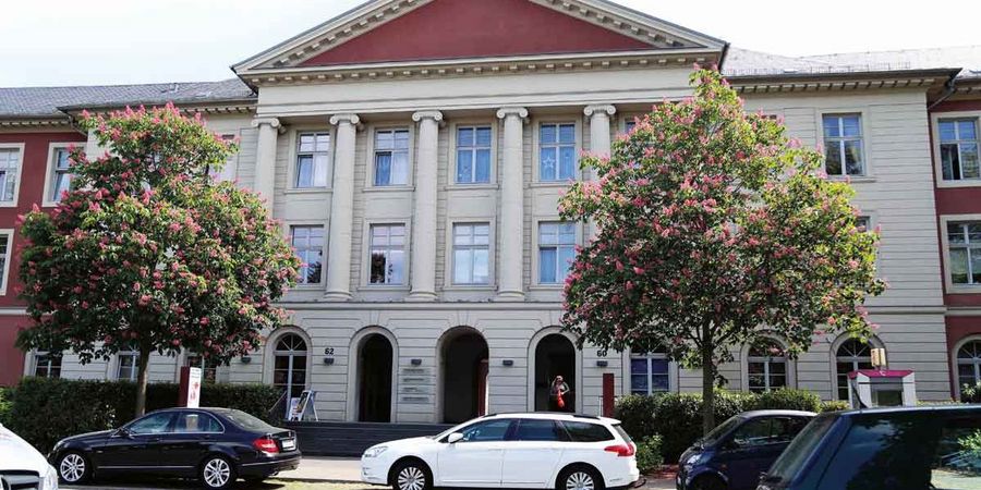 KEG Portal der ehemaligen McNair-Kaserne in Frankfurt-Höchst KEG Portal der ehemaligen McNair-Kaserne in Frankfurt-Höchst