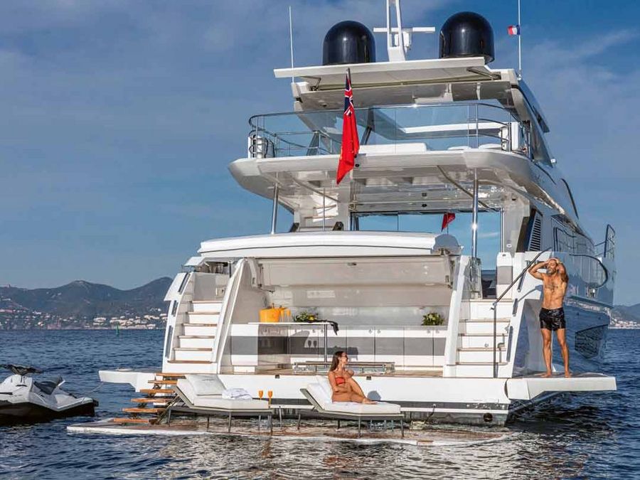 Vom Boot direkt ins Wasser