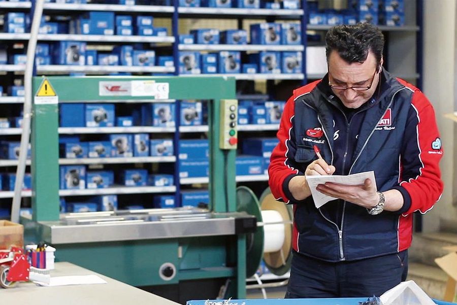 CATI Mitarbeiter konzentriert bei der Arbeit. CATI Mitarbeiter konzentriert bei der Arbeit.