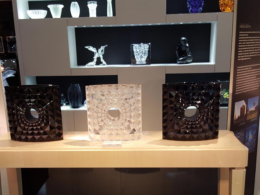 Vasen von Art & Fragrance S.A. Vasen von Art & Fragrance S.A.