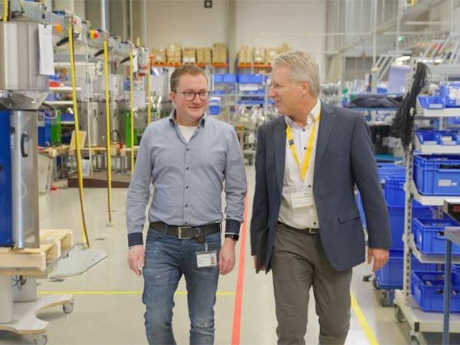 Heyman Manufacturing Mitarbeiter im Gespräch Heyman Manufacturing Mitarbeiter im Gespräch