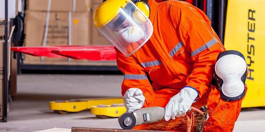 Arbeitskleidung: Was darf vorgeschrieben werden? Arbeitskleidung: Was darf vorgeschrieben werden?