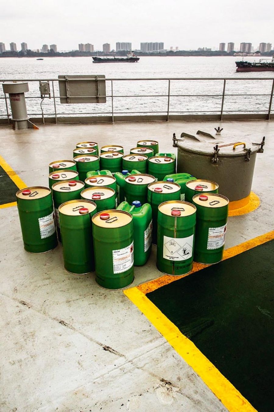 Wilhelmsen Ships Service liefert spezielle Chemikalien für verschiedenste Anwendungen an Bord Wilhelmsen Ships Service liefert spezielle Chemikalien für verschiedenste Anwendungen an Bord
