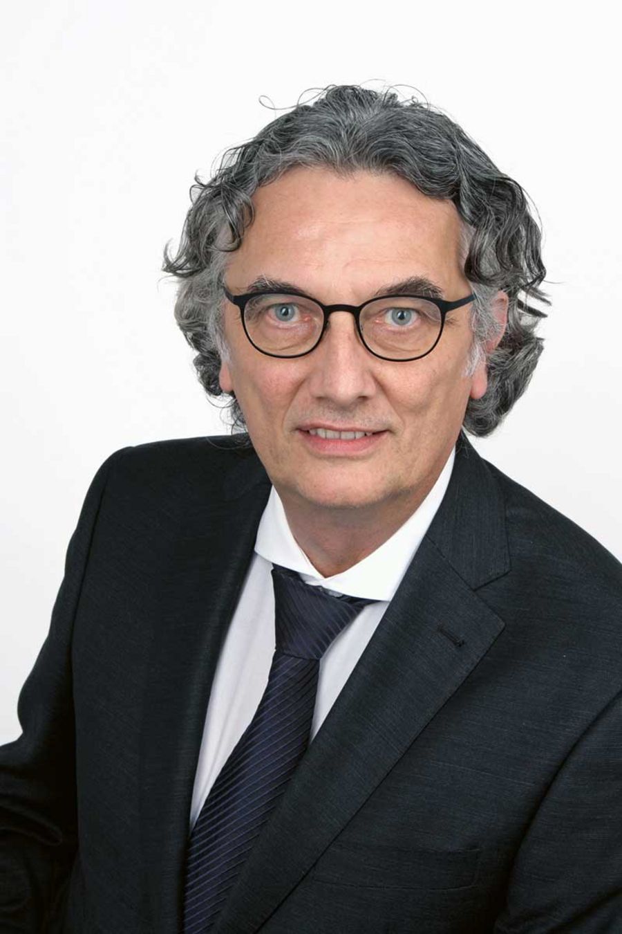 Dr. Hans-Georg Feldmeier, CEO der Dermapharm Holding SE und der Dermapharm AG Dr. Hans-Georg Feldmeier, CEO der Dermapharm Holding SE und der Dermapharm AG
