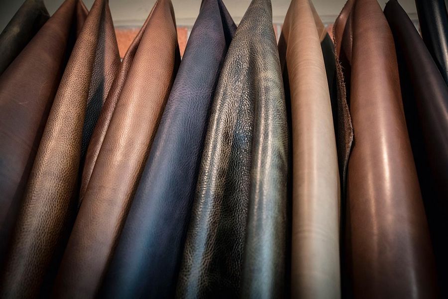 Leder ist ein außergewöhnliches Naturmaterial, jedes Stück ein Unikat Leder ist ein außergewöhnliches Naturmaterial, jedes Stück ein Unikat