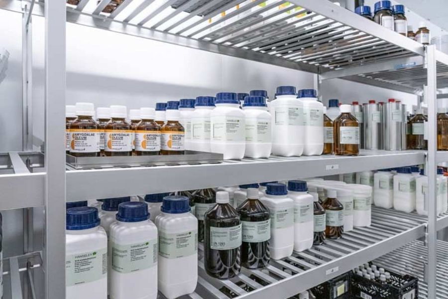 Hänseler AG Pharmazeutische Rohstoffe in GMP-Qualität Hänseler AG Pharmazeutische Rohstoffe in GMP-Qualität