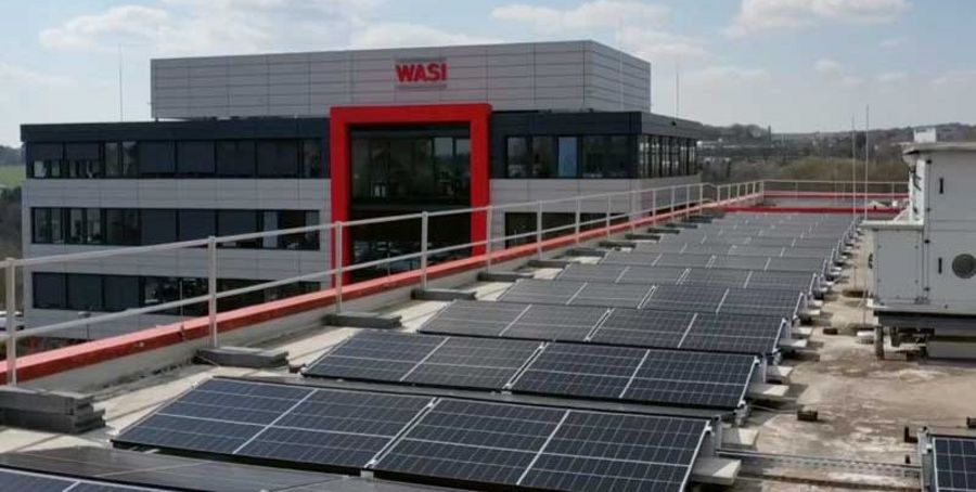 Das WASI Verwaltungsgebäude mit Blick auf die Solaranlage Das WASI Verwaltungsgebäude mit Blick auf die Solaranlage