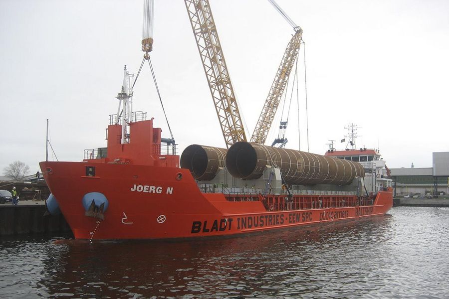 Transport der Rohre von EEW SPC per Schiff. Transport der Rohre von EEW SPC per Schiff.