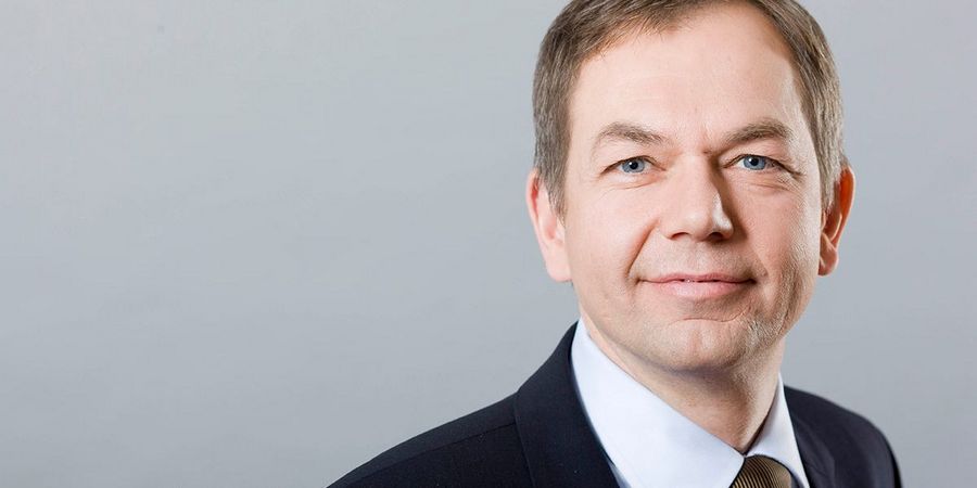 Dr. Bernd Fakesch Dr. Bernd Fakesch