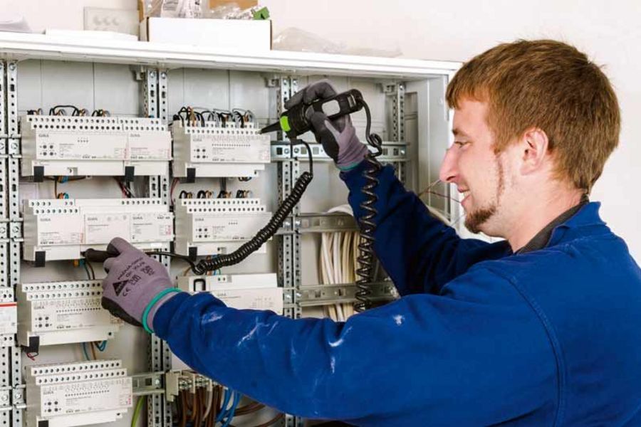 Elektro Gerhardt - Techniker im Einsatz Elektro Gerhardt - Techniker im Einsatz