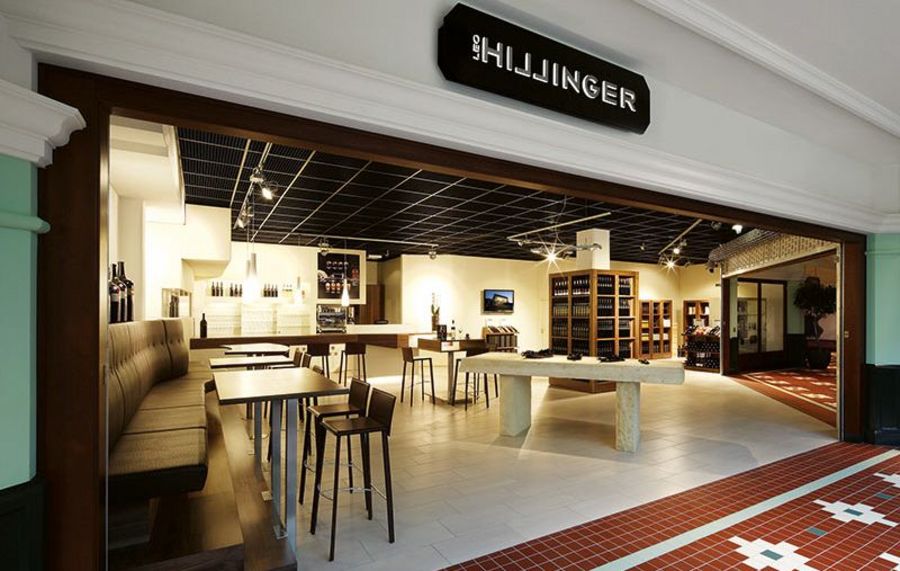 Leo Hillinger Wineshop & Bar im Designer Outlet Salzburg Leo Hillinger Wineshop & Bar im Designer Outlet Salzburg