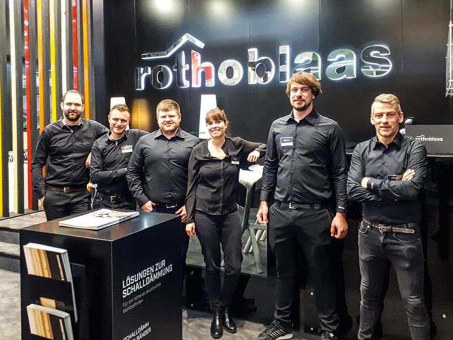 Das Rothoblaas-Team auf der Messe ‘Dach und Holz’ in Köln Das Rothoblaas-Team auf der Messe ‘Dach und Holz’ in Köln