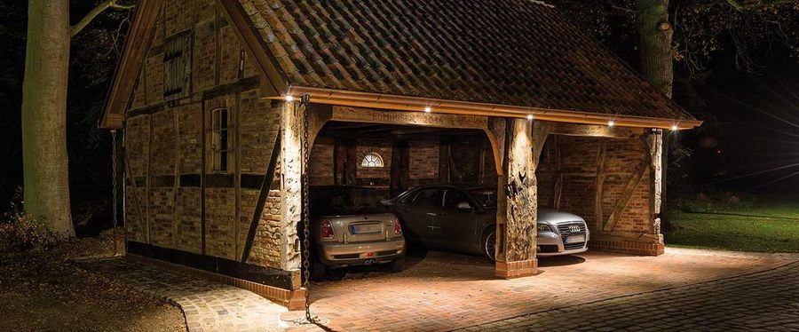 TULKA V4A Edelstahl-Einbaustrahler an einem Carport TULKA V4A Edelstahl-Einbaustrahler an einem Carport