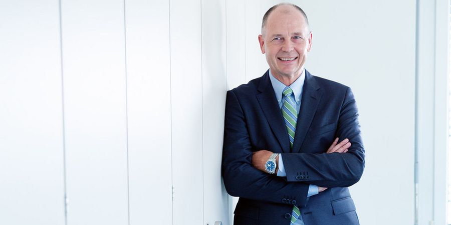 Dr. Daniel Müller, Geschäftsführer der Senn Chemicals AG Dr. Daniel Müller, Geschäftsführer der Senn Chemicals AG