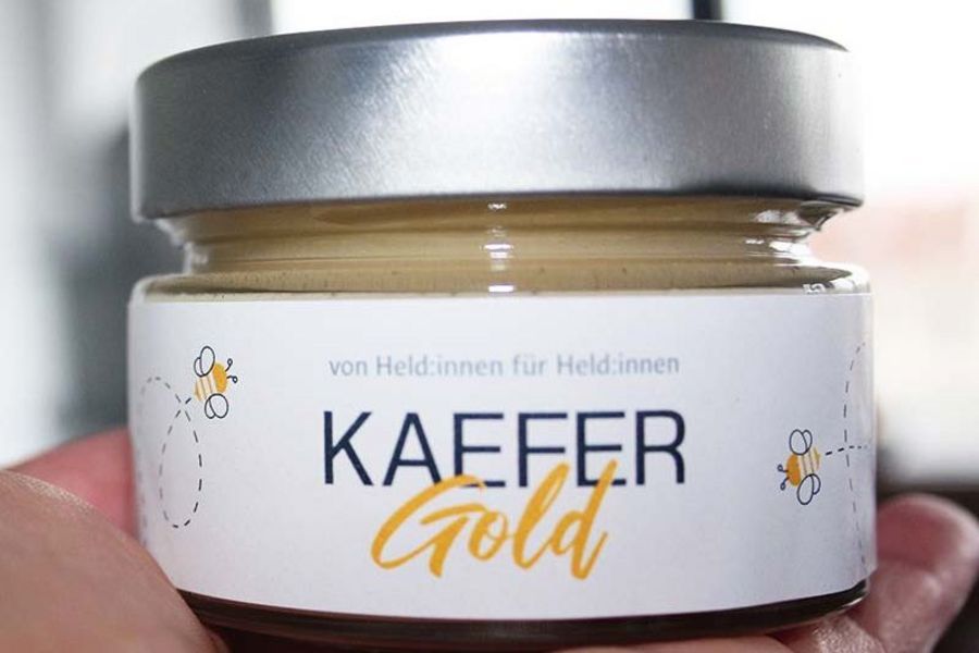 KAEFER Industrie Honig von den eigenen Bienenvölkern KAEFER Industrie Honig von den eigenen Bienenvölkern