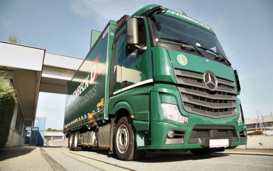Unterwegs auf den Straßen Europas: Fahrzeug von DUVENBECK Unterwegs auf den Straßen Europas: Fahrzeug von DUVENBECK