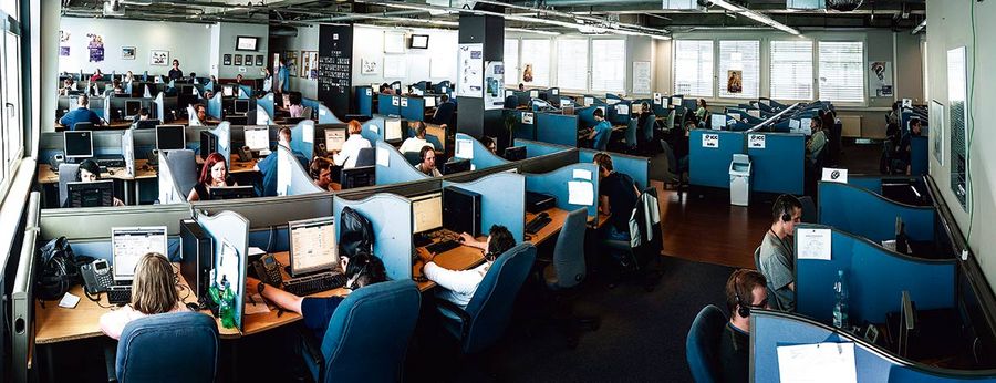 25 Sprachen werden bei Transcom gesprochen – dafür stehen modernste Sprachzentren zur Verfügung 25 Sprachen werden bei Transcom gesprochen – dafür stehen modernste Sprachzentren zur Verfügung