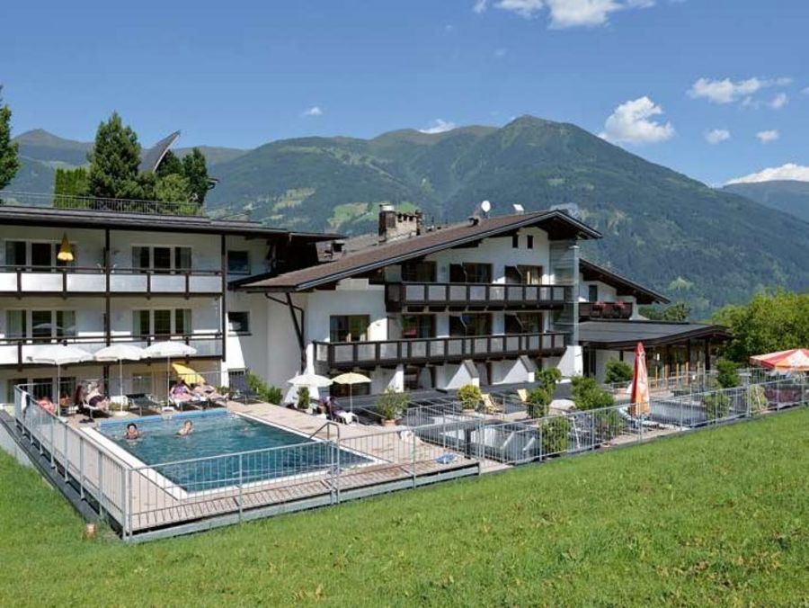 WohlfühlHotel Schiestl Poolseite WohlfühlHotel Schiestl Poolseite