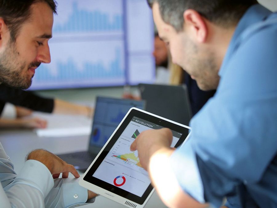 HUMMEL Systemhaus Analyse am Tablet