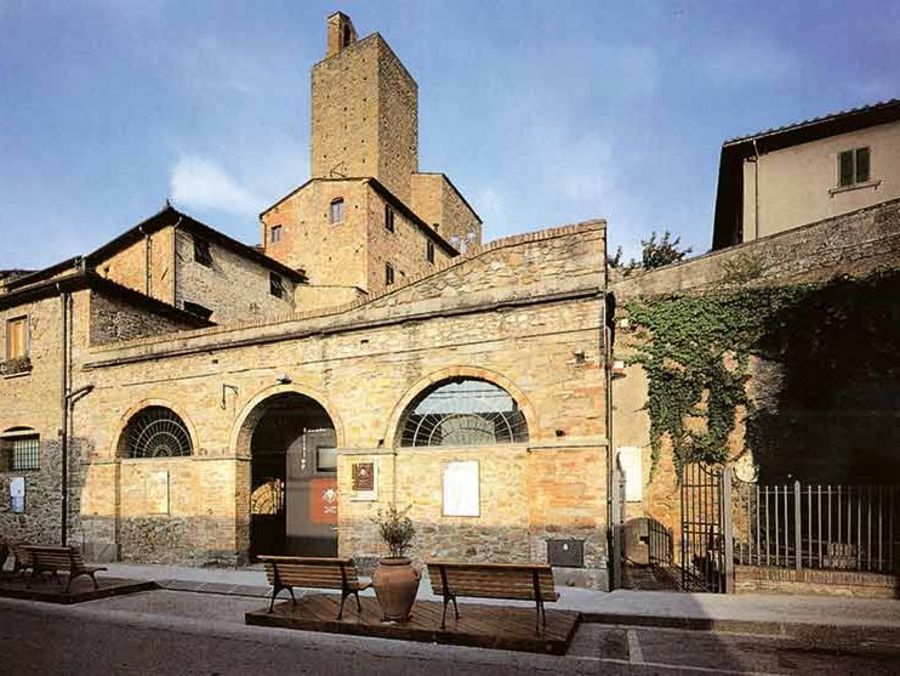 Gruppo Caviro Eingang zur Villa der Familie von Leonardo da Vinci Gruppo Caviro Eingang zur Villa der Familie von Leonardo da Vinci