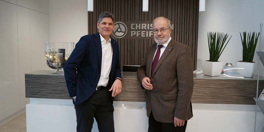 Dipl.-Ing. Uwe Karsunke und Ing. Dietmar Freyhammer, Geschäftsführer der Christian Pfeiffer Maschinenfabrik GmbH Dipl.-Ing. Uwe Karsunke und Ing. Dietmar Freyhammer, Geschäftsführer der Christian Pfeiffer Maschinenfabrik GmbH