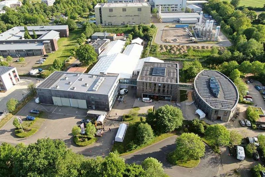Das Prokon-Mitgliedertreffen fand 2023 im Festzelt am Standort Itzehoe statt Das Prokon-Mitgliedertreffen fand 2023 im Festzelt am Standort Itzehoe statt