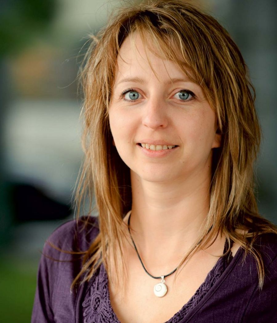 Frau Dana Grünewald: Vertrieb/Projektmanagement bei ELH. Frau Dana Grünewald: Vertrieb/Projektmanagement bei ELH.