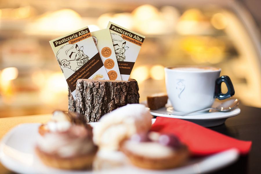 Dolce GmbH: Süße italienische Spezialitäten wie Backwaren und Desserts im Café Alba. Dolce GmbH: Süße italienische Spezialitäten wie Backwaren und Desserts im Café Alba.