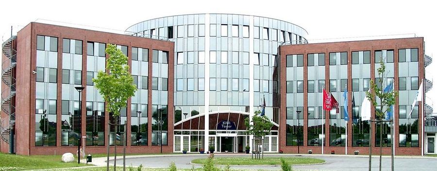 Kiwi Tower, Büro- und Gewerbekomplex von Dirk Cordes mit 17.000 m² Vermietungsfläche. Kiwi Tower, Büro- und Gewerbekomplex von Dirk Cordes mit 17.000 m² Vermietungsfläche.
