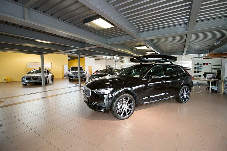Ausstellungsraum von Coenen Motors. Ausstellungsraum von Coenen Motors.
