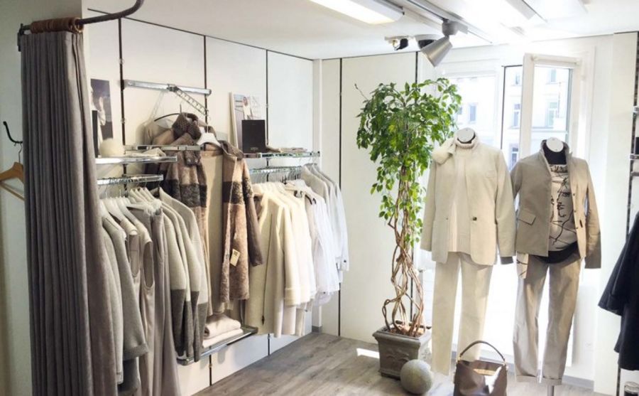 Eine ansprechende Waredarstellung bei Goldener Damenmode Eine ansprechende Waredarstellung bei Goldener Damenmode