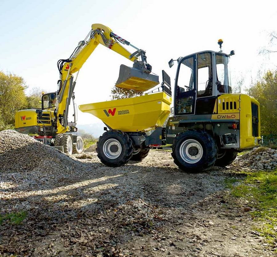 Starkes Team: Raddumper DW60 und 10-Tonnen-Mobilbagger EW100 Starkes Team: Raddumper DW60 und 10-Tonnen-Mobilbagger EW100