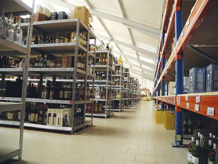 Das riesige Lager hält Europas größte Rum-Auswahl im Online-Shop bereit Das riesige Lager hält Europas größte Rum-Auswahl im Online-Shop bereit