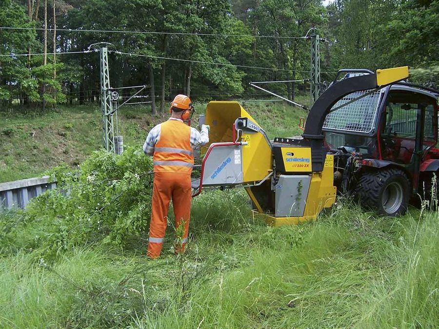 Cararo Schredder der DB Fahrwegdienste. Cararo Schredder der DB Fahrwegdienste.