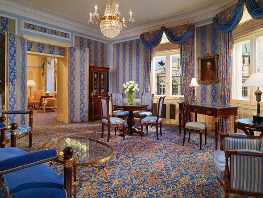 Die Opernsuite vermittelt den typischen Charme des Bristol Wien Die Opernsuite vermittelt den typischen Charme des Bristol Wien