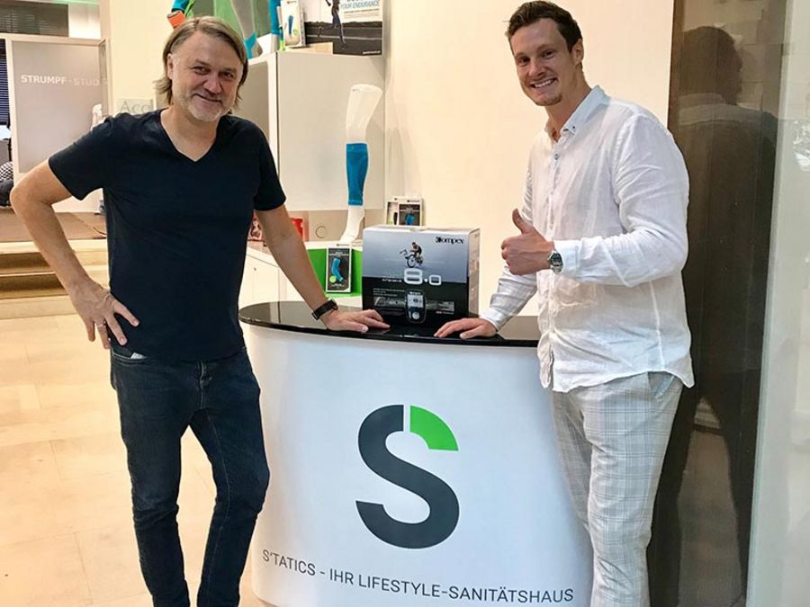 Während Jansens aktiver Zeit war Dietmar Beiersdorfer HSV-Manager, heute ist er ein treuer Kunde bei Statics