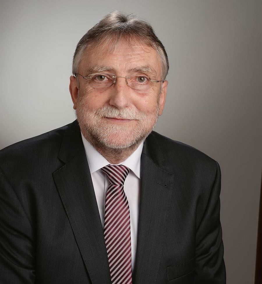 Ortwin Spies ist Mit-Gründer und Prokurist der degenia Versicherungsdienst AG. Ortwin Spies ist Mit-Gründer und Prokurist der degenia Versicherungsdienst AG.