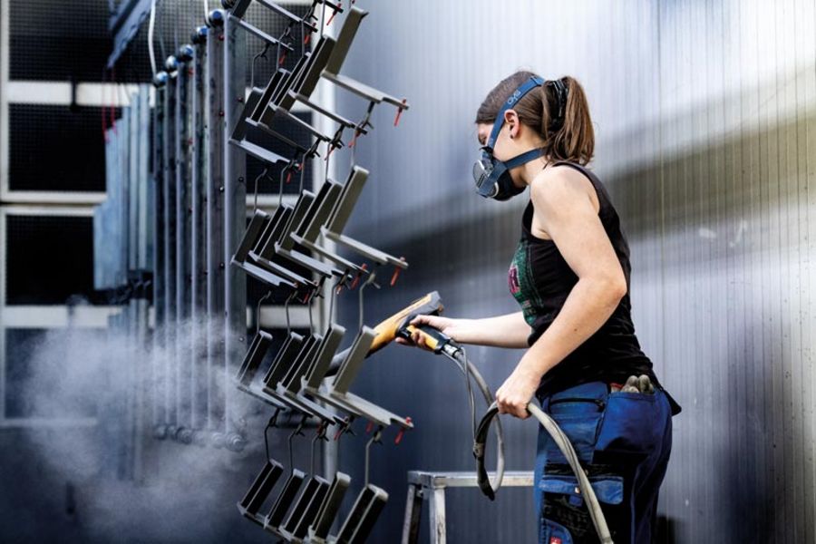 SEEGER Lasertechnik Pulverbeschichtung im Werk in Lorsch SEEGER Lasertechnik Pulverbeschichtung im Werk in Lorsch