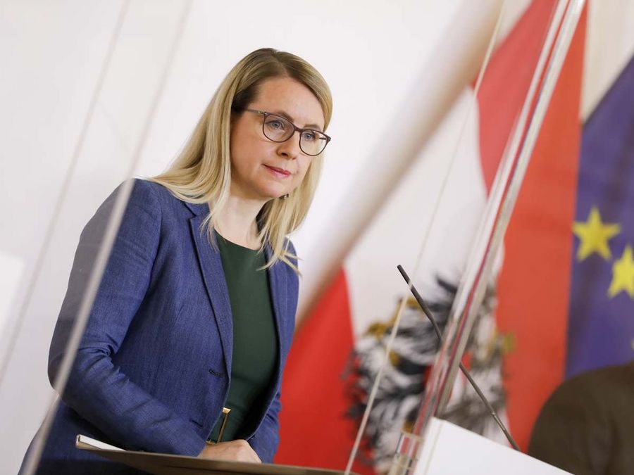 Wir senken die Lohnsteuer, damit den Menschen mehr zum Leben bleibt Wir senken die Lohnsteuer, damit den Menschen mehr zum Leben bleibt