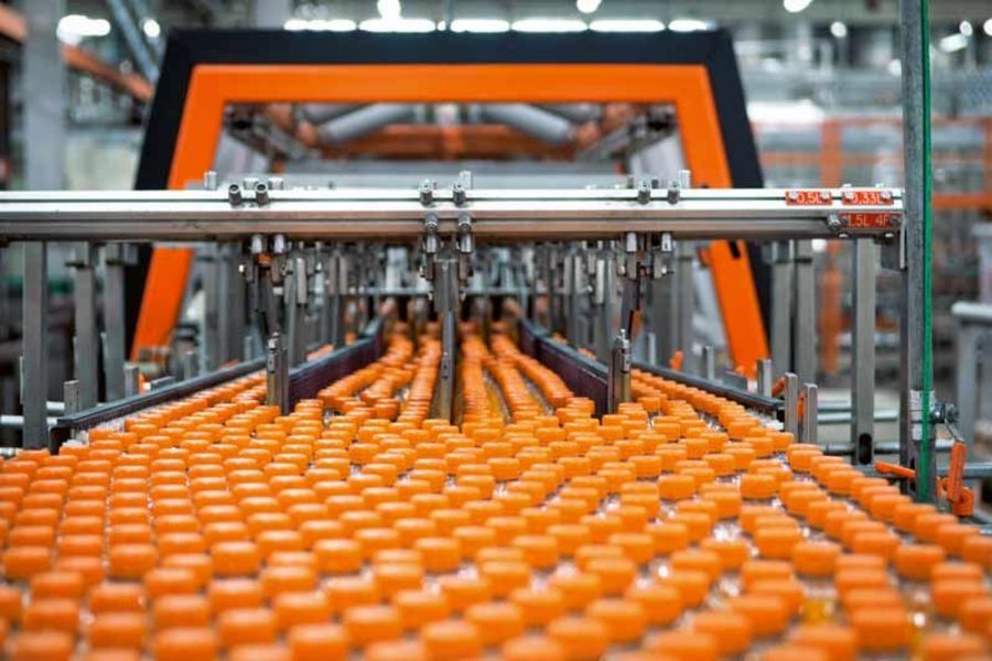 Refresco Deutschland Saftflaschen auf dem Weg zum nächsten Produktionsschritt Refresco Deutschland Saftflaschen auf dem Weg zum nächsten Produktionsschritt