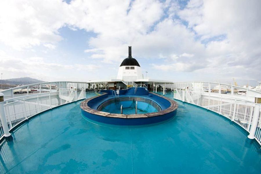 Anek Lines Italia Swimmingpool an Deck Anek Lines Italia Swimmingpool an Deck