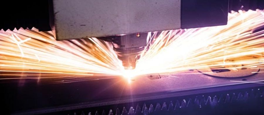 SEEGER Lasertechnik Ein Laser in Aktion SEEGER Lasertechnik Ein Laser in Aktion